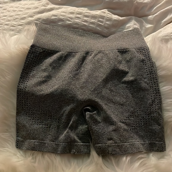 SEAMLESS GRIDDING SPORTS SHORTS - Picture 4 of 5